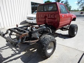 1986 TOYOTA PICK UP RED 2.4 MT 4WD Z20052